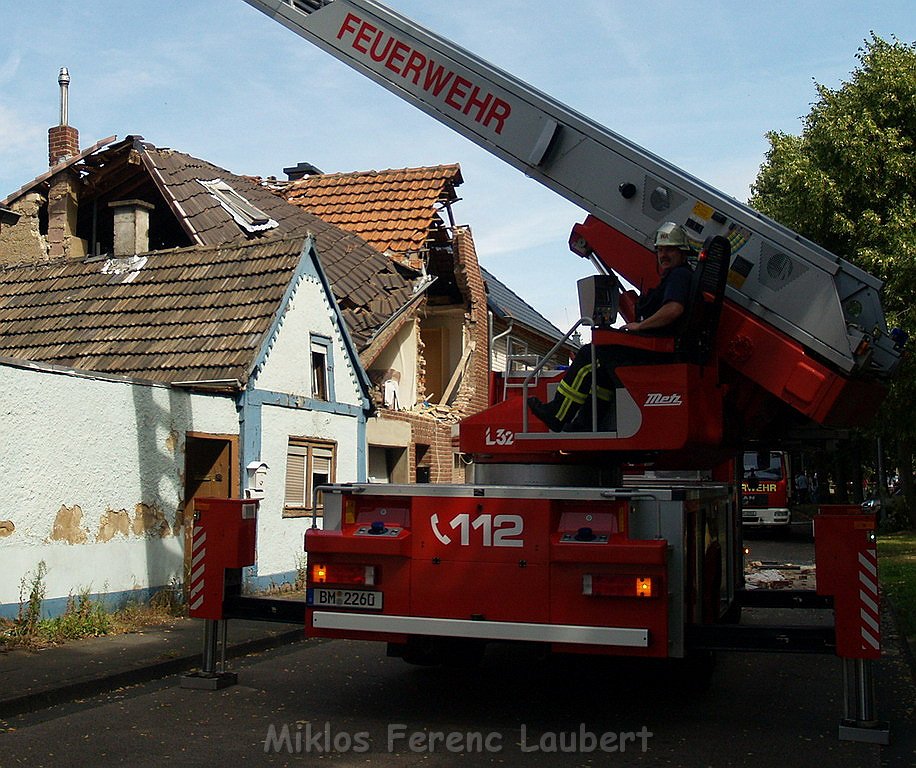 Detonation im Haus Erftstadt Dirmertsheim Brueckenstr P505.JPG